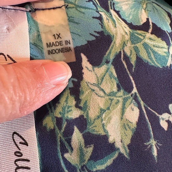 NY Collections Women Blue Floral blouse with split front and button on the back - Picture 8 of 9